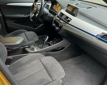 Желтый БМВ X2, объемом двигателя 2 л и пробегом 96 тыс. км за 30800 $, фото 9 на Automoto.ua