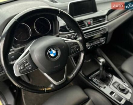 Жовтий БМВ X2, об'ємом двигуна 2 л та пробігом 63 тис. км за 18850 $, фото 20 на Automoto.ua