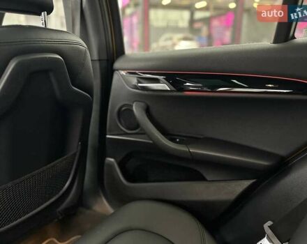 Жовтий БМВ X2, об'ємом двигуна 2 л та пробігом 63 тис. км за 18850 $, фото 6 на Automoto.ua