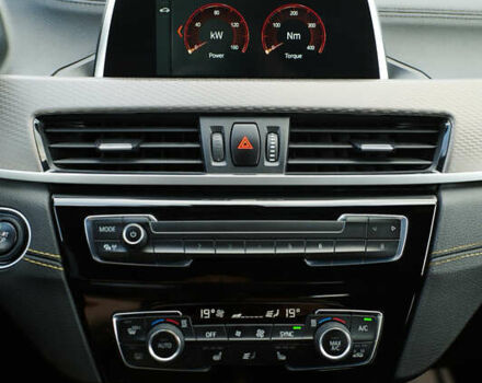 Желтый БМВ X2, объемом двигателя 2 л и пробегом 66 тыс. км за 33500 $, фото 17 на Automoto.ua