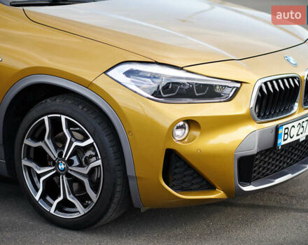 Желтый БМВ X2, объемом двигателя 2 л и пробегом 66 тыс. км за 33500 $, фото 13 на Automoto.ua