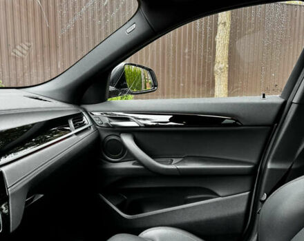 Серый БМВ X2, объемом двигателя 2 л и пробегом 114 тыс. км за 25000 $, фото 19 на Automoto.ua