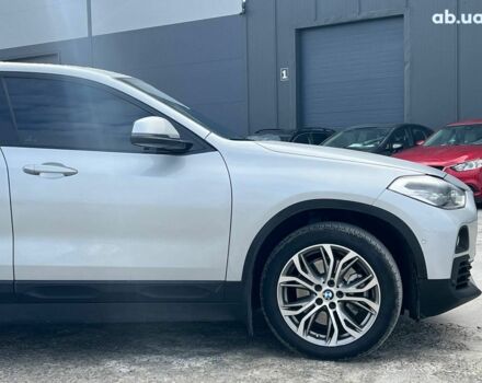Сірий БМВ X2, об'ємом двигуна 2 л та пробігом 64 тис. км за 19640 $, фото 10 на Automoto.ua