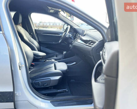 Серый БМВ X2, объемом двигателя 2 л и пробегом 87 тыс. км за 24000 $, фото 25 на Automoto.ua