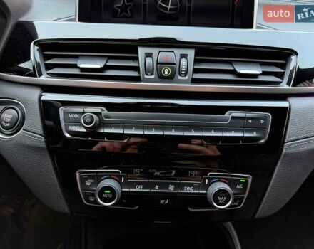 Сірий БМВ X2, об'ємом двигуна 2 л та пробігом 36 тис. км за 22900 $, фото 24 на Automoto.ua