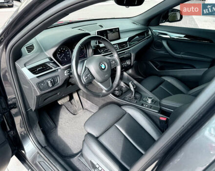Серый БМВ X2, объемом двигателя 2 л и пробегом 89 тыс. км за 25500 $, фото 26 на Automoto.ua