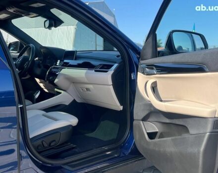 Синий БМВ X2, объемом двигателя 2 л и пробегом 133 тыс. км за 20290 $, фото 19 на Automoto.ua