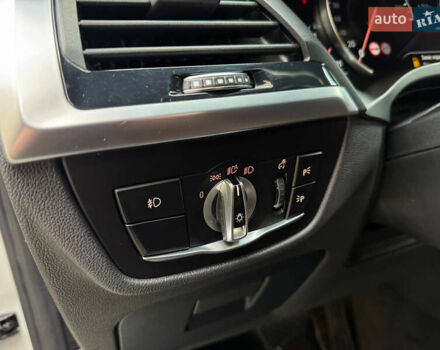 Білий БМВ Х3, об'ємом двигуна 2 л та пробігом 99 тис. км за 29000 $, фото 16 на Automoto.ua