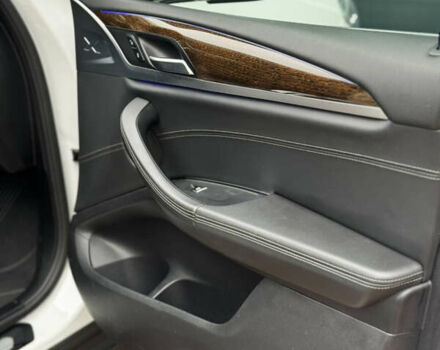 Белый БМВ Х3, объемом двигателя 2 л и пробегом 82 тыс. км за 27000 $, фото 37 на Automoto.ua