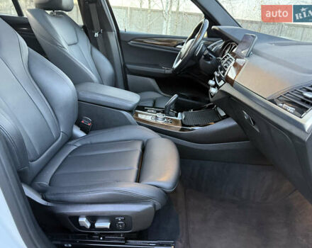 Белый БМВ Х3, объемом двигателя 2 л и пробегом 178 тыс. км за 21999 $, фото 9 на Automoto.ua