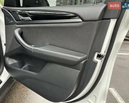 Белый БМВ Х3, объемом двигателя 3 л и пробегом 147 тыс. км за 34900 $, фото 14 на Automoto.ua