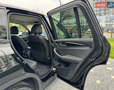 Чорний БМВ Х3, об'ємом двигуна 2 л та пробігом 117 тис. км за 26500 $, фото 39 на Automoto.ua