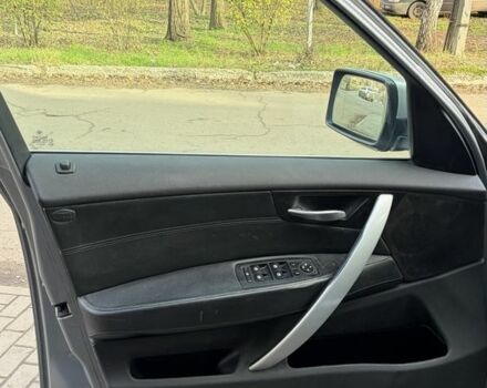 Серый БМВ Х3, объемом двигателя 3 л и пробегом 300 тыс. км за 5300 $, фото 11 на Automoto.ua