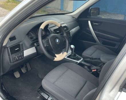 Серый БМВ Х3, объемом двигателя 2 л и пробегом 300 тыс. км за 4500 $, фото 5 на Automoto.ua