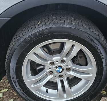 Серый БМВ Х3, объемом двигателя 2 л и пробегом 270 тыс. км за 10000 $, фото 5 на Automoto.ua