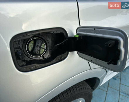 Серый БМВ Х3, объемом двигателя 2 л и пробегом 254 тыс. км за 11600 $, фото 95 на Automoto.ua