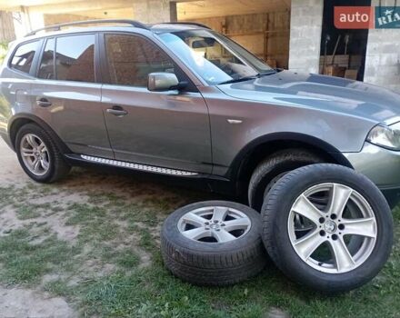 Серый БМВ Х3, объемом двигателя 2 л и пробегом 300 тыс. км за 10000 $, фото 1 на Automoto.ua