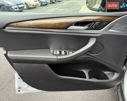 Сірий БМВ Х3, об'ємом двигуна 2 л та пробігом 139 тис. км за 23900 $, фото 17 на Automoto.ua