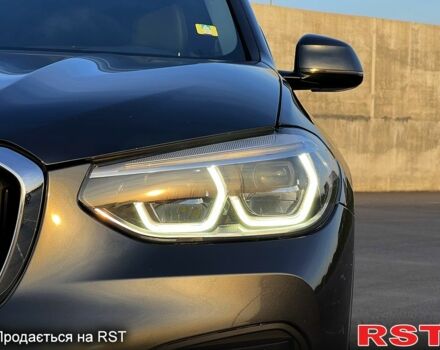 Серый БМВ Х3, объемом двигателя 2 л и пробегом 140 тыс. км за 35500 $, фото 3 на Automoto.ua