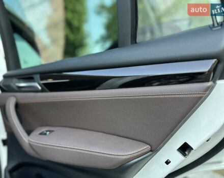 Белый БМВ Х4, объемом двигателя 2 л и пробегом 63 тыс. км за 27700 $, фото 57 на Automoto.ua