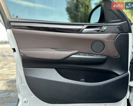 Белый БМВ Х4, объемом двигателя 2 л и пробегом 63 тыс. км за 27700 $, фото 32 на Automoto.ua