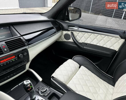 Белый БМВ Х5 М, объемом двигателя 4.39 л и пробегом 161 тыс. км за 19500 $, фото 81 на Automoto.ua