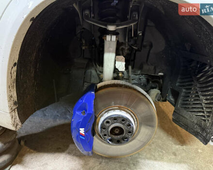 Белый БМВ Х5 М, объемом двигателя 4.39 л и пробегом 161 тыс. км за 19500 $, фото 105 на Automoto.ua