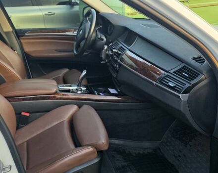 Белый БМВ Х5 М, объемом двигателя 3 л и пробегом 176 тыс. км за 15500 $, фото 11 на Automoto.ua