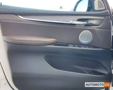 Белый БМВ Х5 М, объемом двигателя 3 л и пробегом 194 тыс. км за 48200 $, фото 8 на Automoto.ua