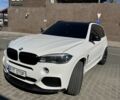 Белый БМВ Х5 М, объемом двигателя 3 л и пробегом 215 тыс. км за 34500 $, фото 2 на Automoto.ua