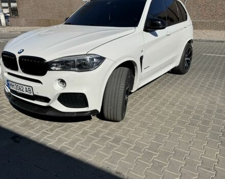 Белый БМВ Х5 М, объемом двигателя 3 л и пробегом 215 тыс. км за 33333 $, фото 1 на Automoto.ua