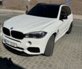 Белый БМВ Х5 М, объемом двигателя 3 л и пробегом 215 тыс. км за 33333 $, фото 3 на Automoto.ua