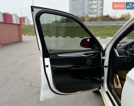 Белый БМВ Х5 М, объемом двигателя 2.99 л и пробегом 230 тыс. км за 37000 $, фото 9 на Automoto.ua