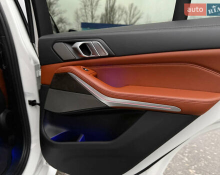 Белый БМВ Х5 М, объемом двигателя 2.99 л и пробегом 22 тыс. км за 92800 $, фото 58 на Automoto.ua