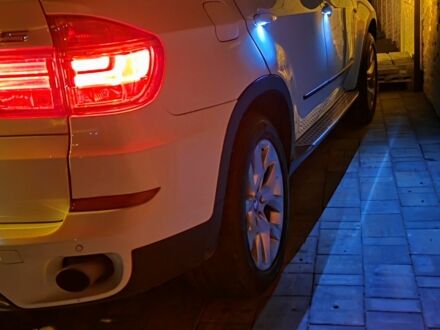 Белый БМВ Х5 М, объемом двигателя 3 л и пробегом 176 тыс. км за 15500 $, фото 1 на Automoto.ua