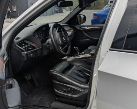 Серый БМВ Х5 М, объемом двигателя 3 л и пробегом 310 тыс. км за 14100 $, фото 1 на Automoto.ua