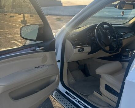 Белый БМВ Х5, объемом двигателя 3 л и пробегом 210 тыс. км за 14400 $, фото 16 на Automoto.ua