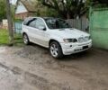 Белый БМВ Х5, объемом двигателя 3 л и пробегом 300 тыс. км за 5650 $, фото 1 на Automoto.ua