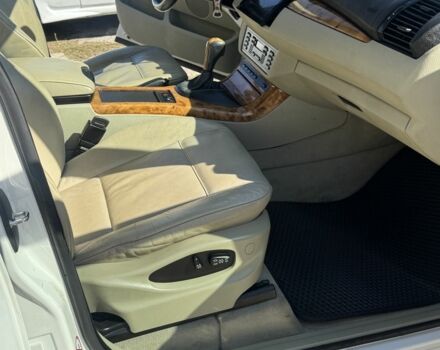 Белый БМВ Х5, объемом двигателя 3 л и пробегом 377 тыс. км за 8300 $, фото 2 на Automoto.ua