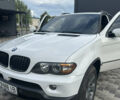 Белый БМВ Х5, объемом двигателя 4.4 л и пробегом 275 тыс. км за 7800 $, фото 1 на Automoto.ua