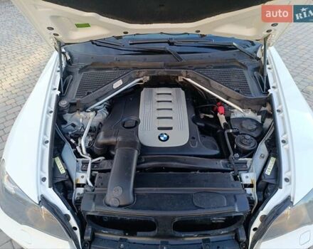 Белый БМВ Х5, объемом двигателя 3 л и пробегом 314 тыс. км за 17800 $, фото 62 на Automoto.ua