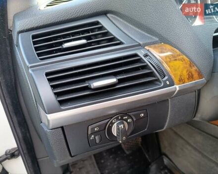 Белый БМВ Х5, объемом двигателя 3 л и пробегом 314 тыс. км за 17800 $, фото 47 на Automoto.ua