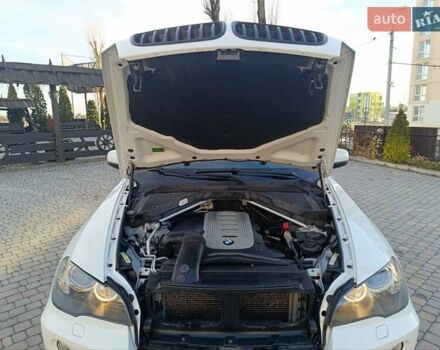 Белый БМВ Х5, объемом двигателя 3 л и пробегом 314 тыс. км за 17800 $, фото 61 на Automoto.ua