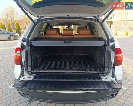 Белый БМВ Х5, объемом двигателя 3 л и пробегом 314 тыс. км за 17800 $, фото 56 на Automoto.ua