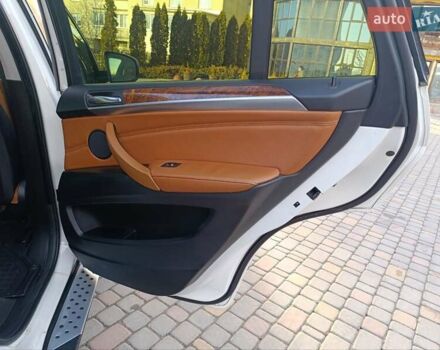 Белый БМВ Х5, объемом двигателя 3 л и пробегом 314 тыс. км за 17800 $, фото 53 на Automoto.ua