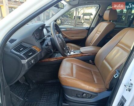 Белый БМВ Х5, объемом двигателя 3 л и пробегом 314 тыс. км за 17800 $, фото 26 на Automoto.ua