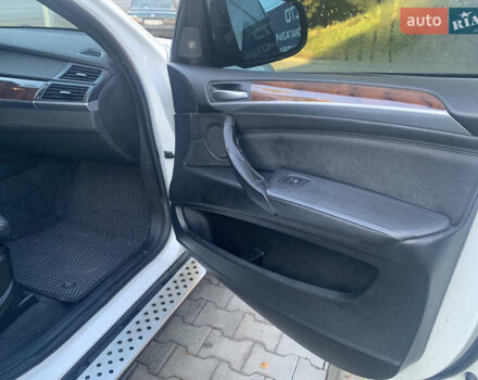 Белый БМВ Х5, объемом двигателя 4.8 л и пробегом 269 тыс. км за 10999 $, фото 29 на Automoto.ua