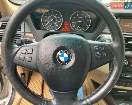 Белый БМВ Х5, объемом двигателя 3 л и пробегом 315 тыс. км за 12800 $, фото 17 на Automoto.ua