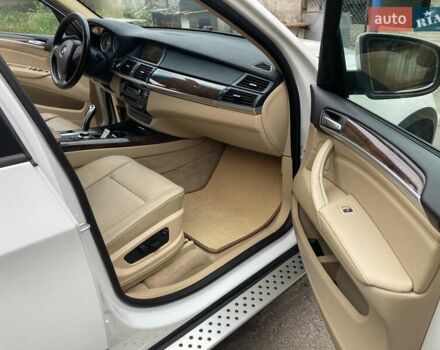 Белый БМВ Х5, объемом двигателя 3 л и пробегом 315 тыс. км за 11500 $, фото 14 на Automoto.ua