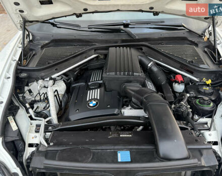 Белый БМВ Х5, объемом двигателя 3 л и пробегом 285 тыс. км за 10800 $, фото 11 на Automoto.ua